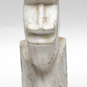 Figura Moái en mármol blanco – Escultura decorativa tallada a mano