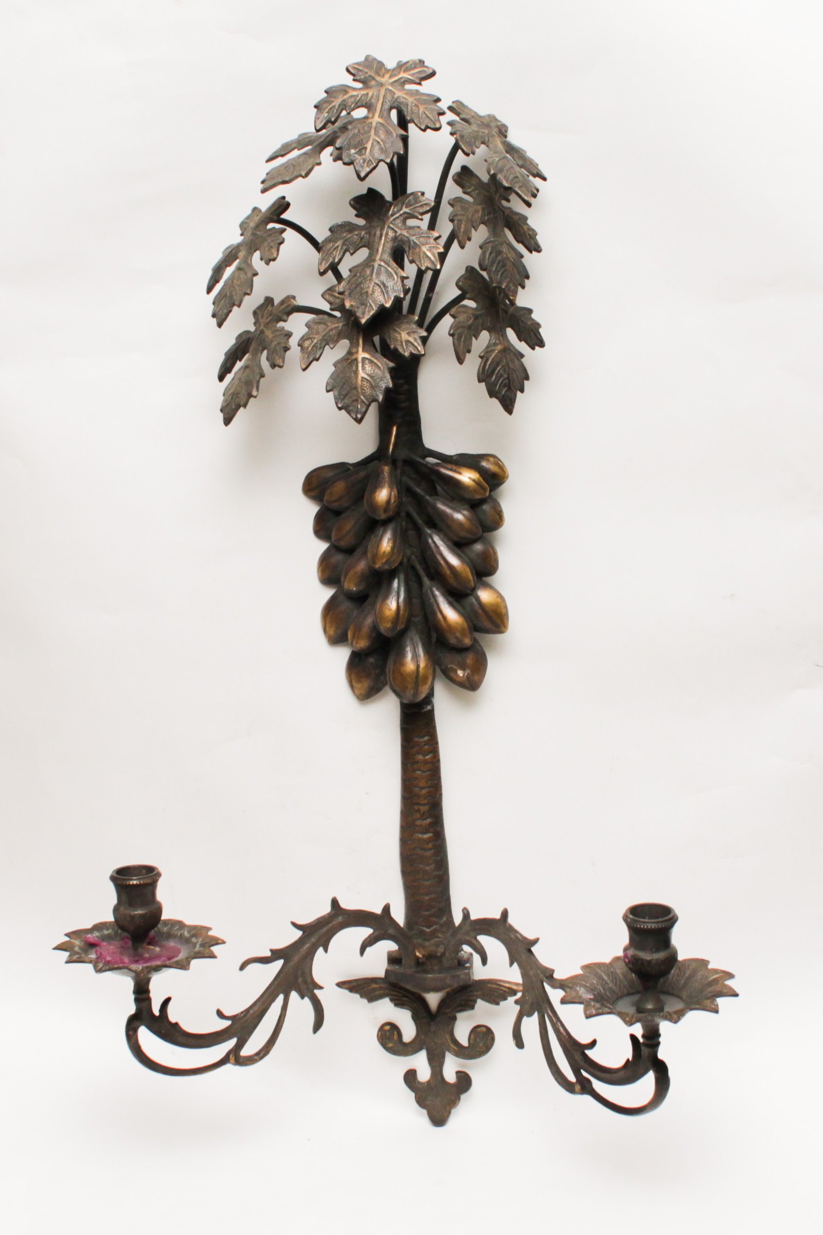 Candelabro mural de forja artística en forma de parra