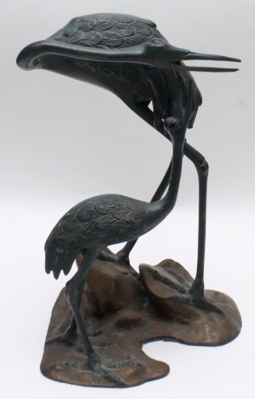 Escultura de grullas en bronce patinado