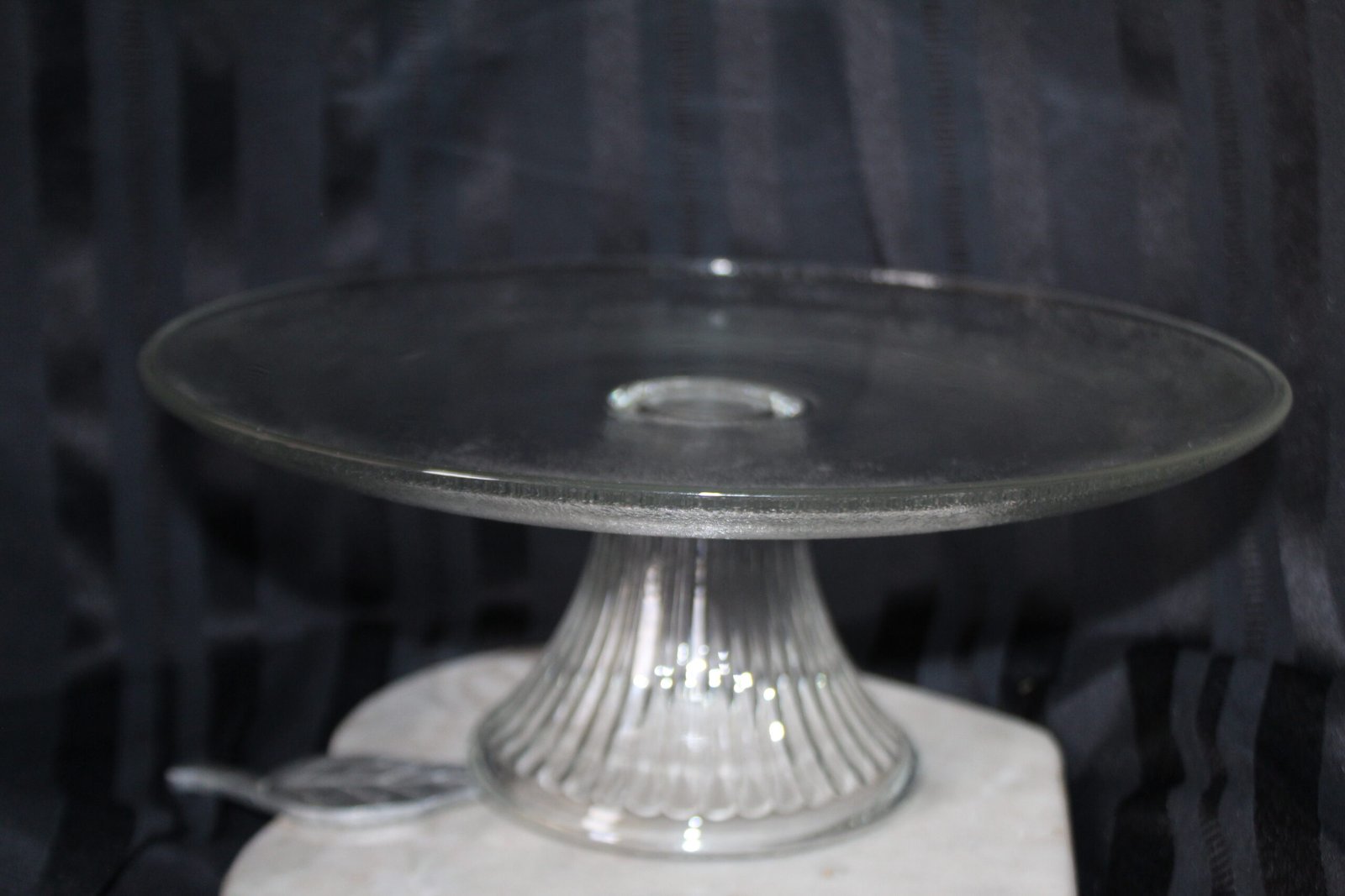 Bandeja de cristal con pedestal – para tortas, bocaditos o decoración